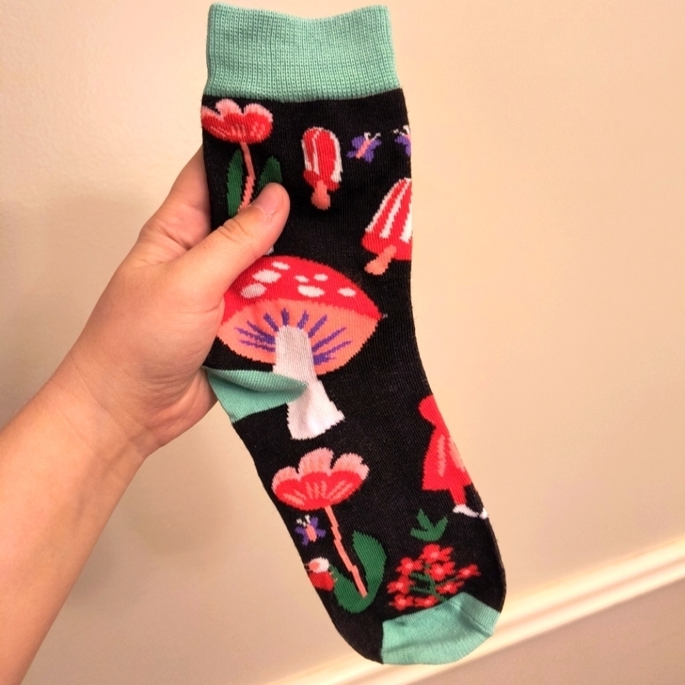 Adorable Colorful Mushroom Pattern High Rise Socks-Red, Pink,Green,and Black